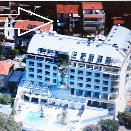 Ton I Comfortable Botel Makarska