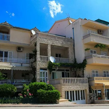 Ton I Comfortable Botel Makarska