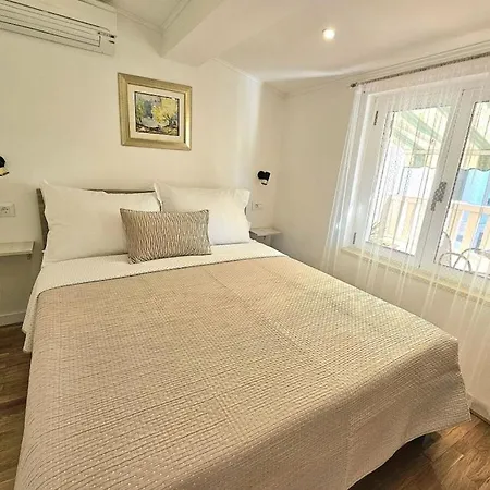 Ton I Comfortable * Makarska